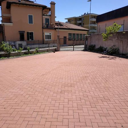 Casa Marina Apartment แวร์บาเนีย ภายนอก รูปภาพ